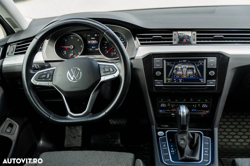VOLKSWAGEN Passat 2023 — imagine 13
