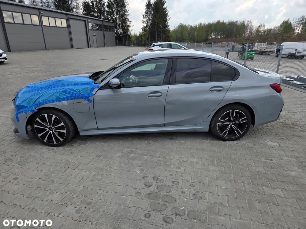 BMW Seria 3 330e xDrive M Sport - 5