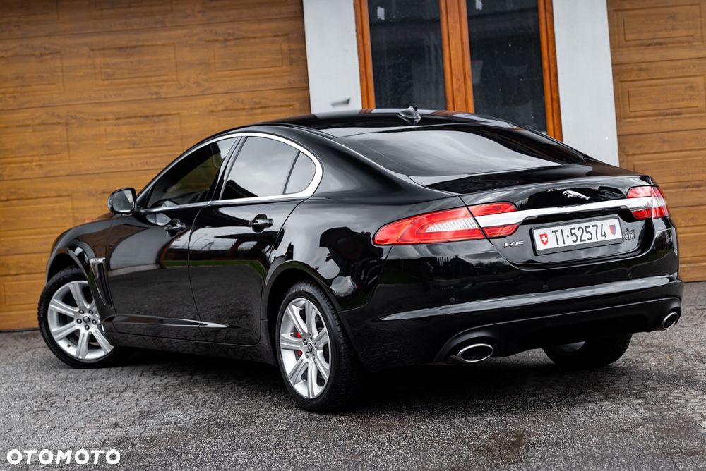 Jaguar XF 2.0 T Prestige - 13