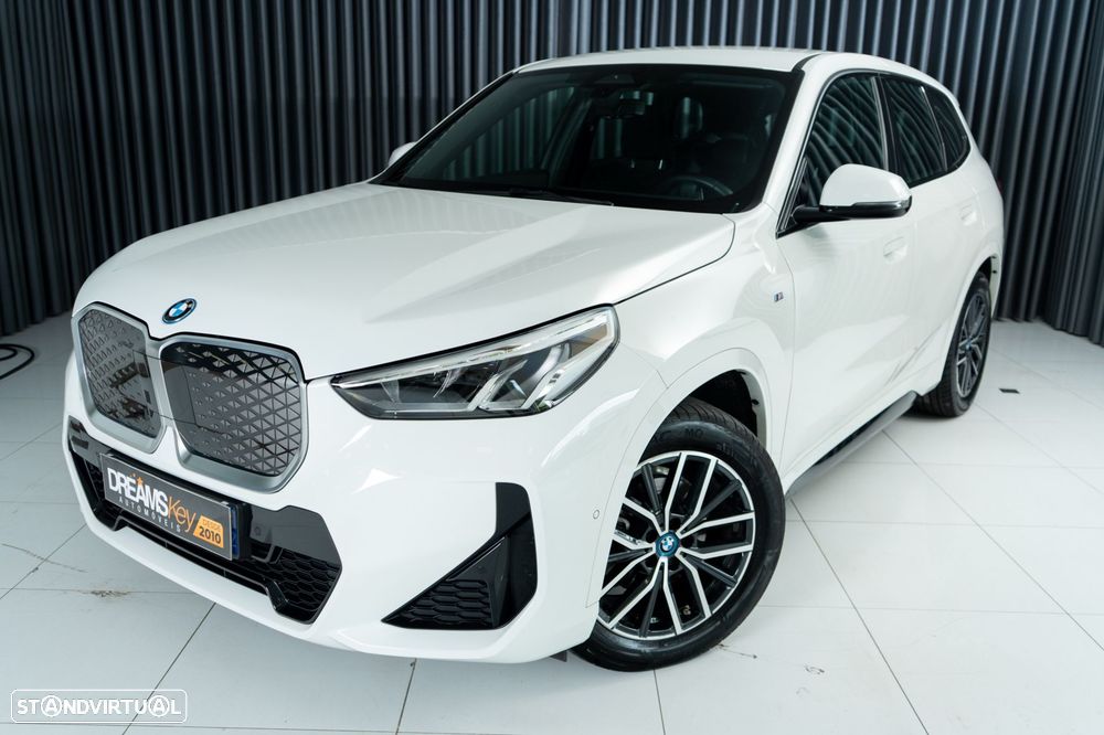BMW iX1 eDrive20 Pack Desportivo M - 8