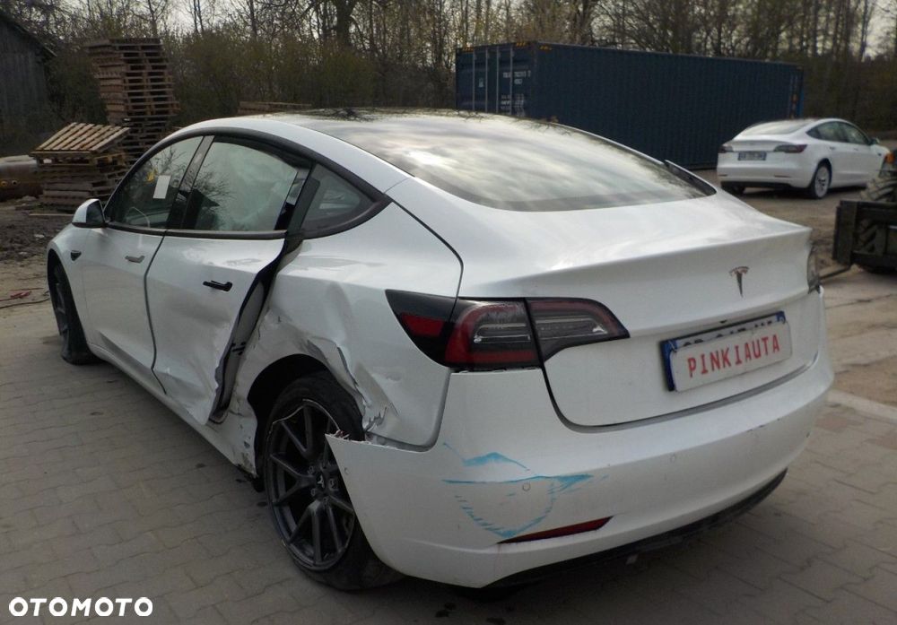 Tesla Model 3 - 9