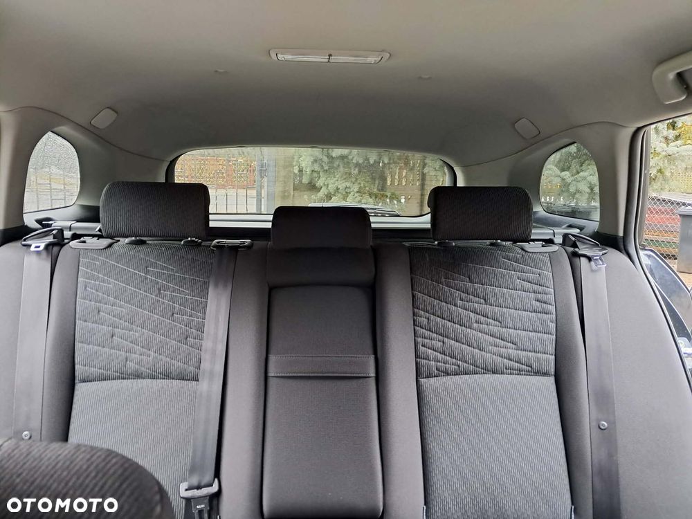 Toyota Avensis 1.8 Sol - 6