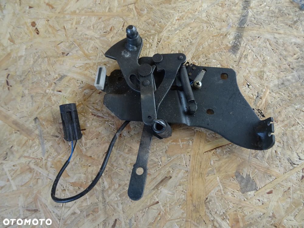 OPEL ASTRA G BERTONE CABRIO ZAMEK RYGIEL KLAPY SCHOWKA DACHU - 3