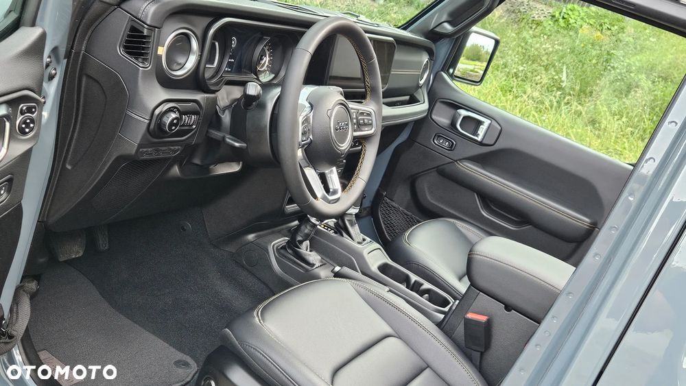 Jeep Wrangler - 16