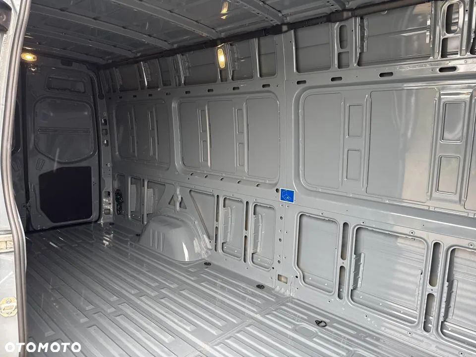 Mercedes-Benz Sprinter - 22