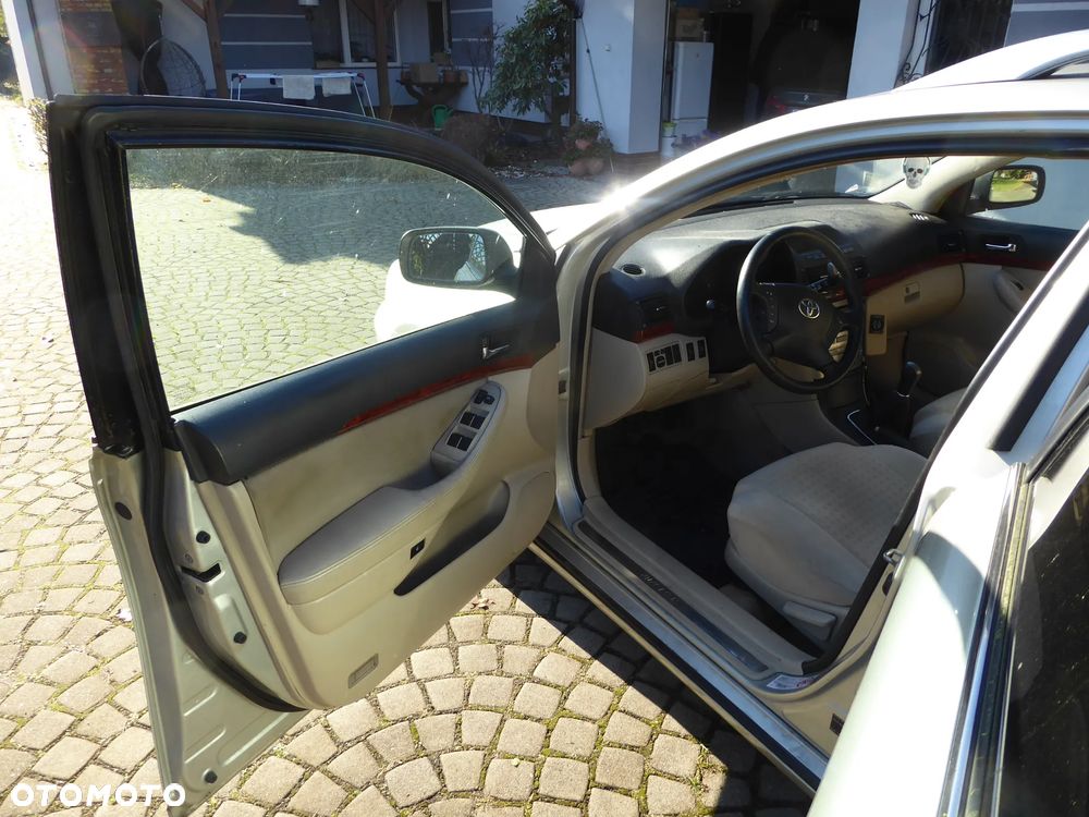 Toyota Avensis - 7