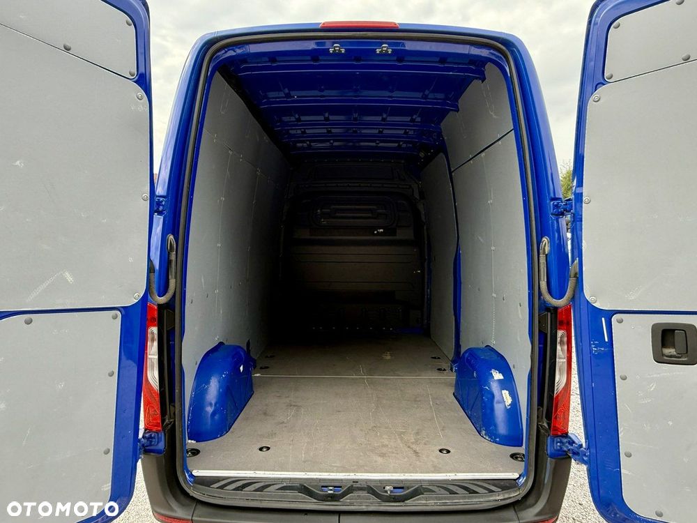 Mercedes-Benz Sprinter - 13
