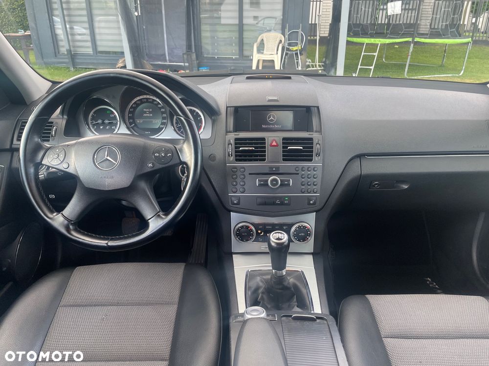 Mercedes-Benz Klasa C 180 CGI BlueEFFICIENCY Avantgarde - 10