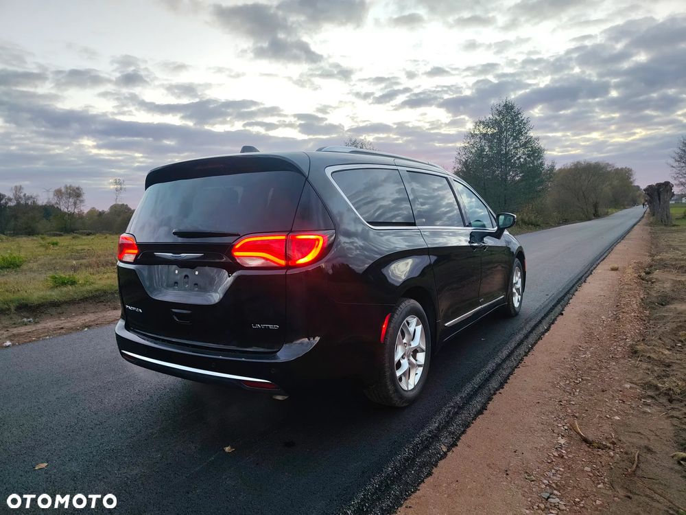 Chrysler Pacifica - 33