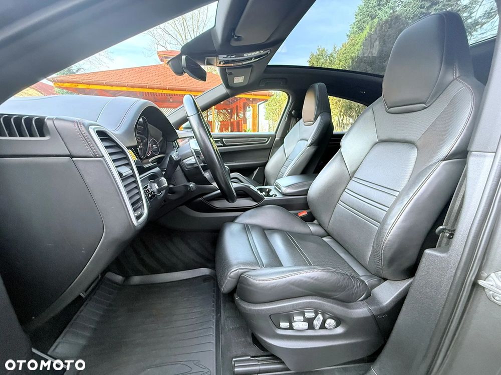 Porsche Cayenne S - 16