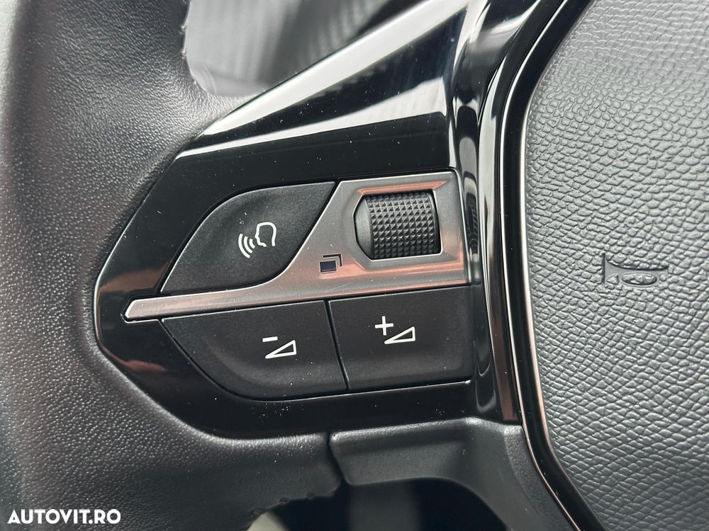 Peugeot 208 1.2 L PureTech STT Allure - 32