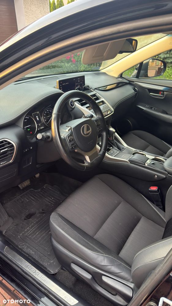 Lexus NX 300h Elegance + Business AWD - 3