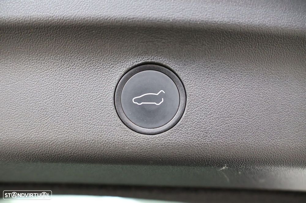 Tesla Model Y Long Range Dual Motor AWD - 34
