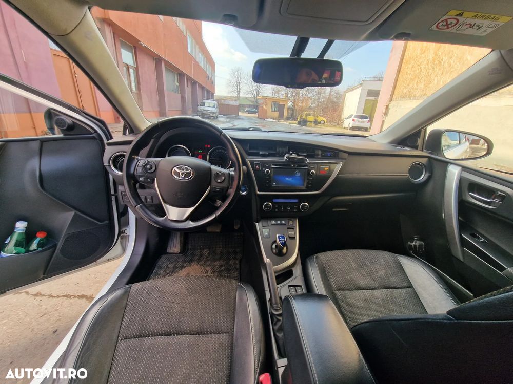 Toyota Auris 1.8 L VVT-i Sol + - 11