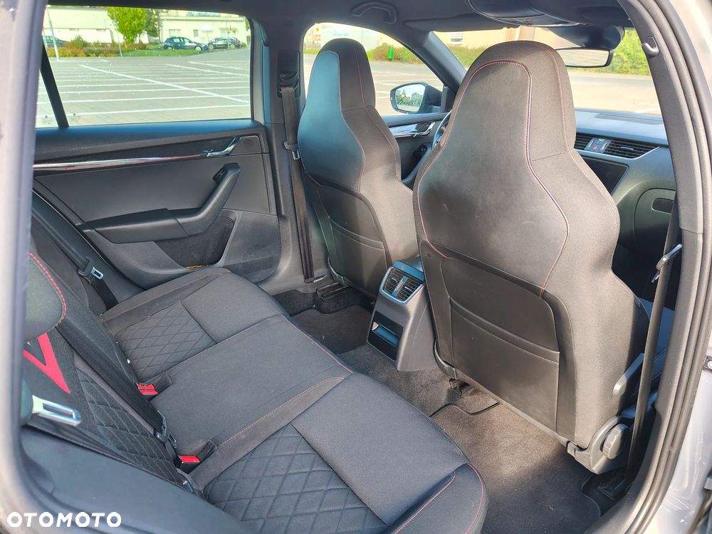 Skoda Octavia 2.0 TDI RS DSG - 9