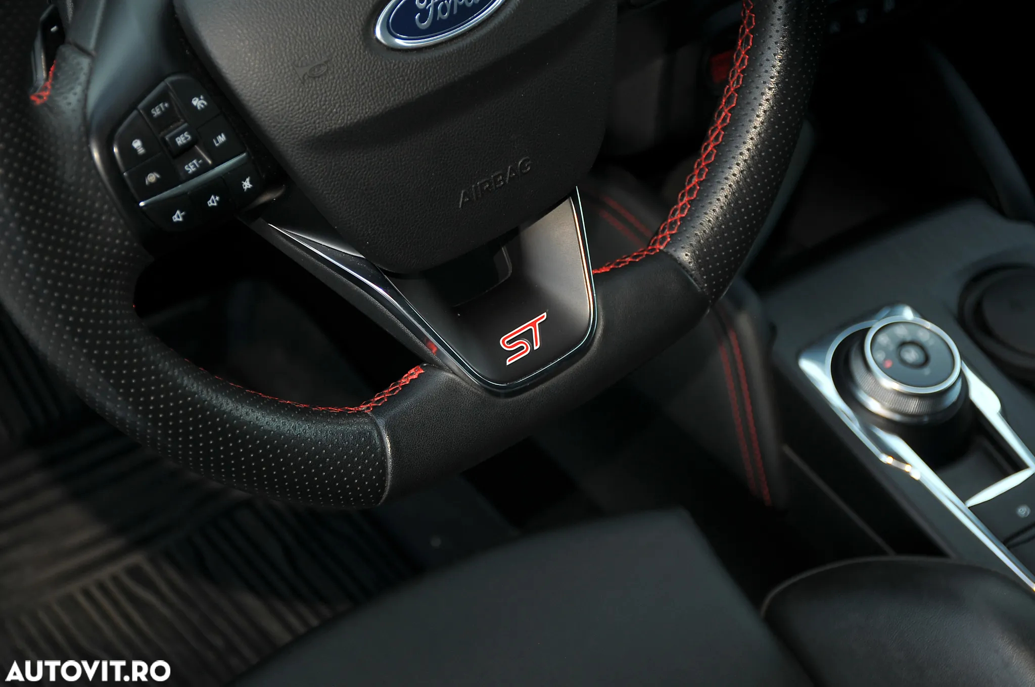 Ford Focus 2.3 EcoBoost S&S Aut. ST - 17