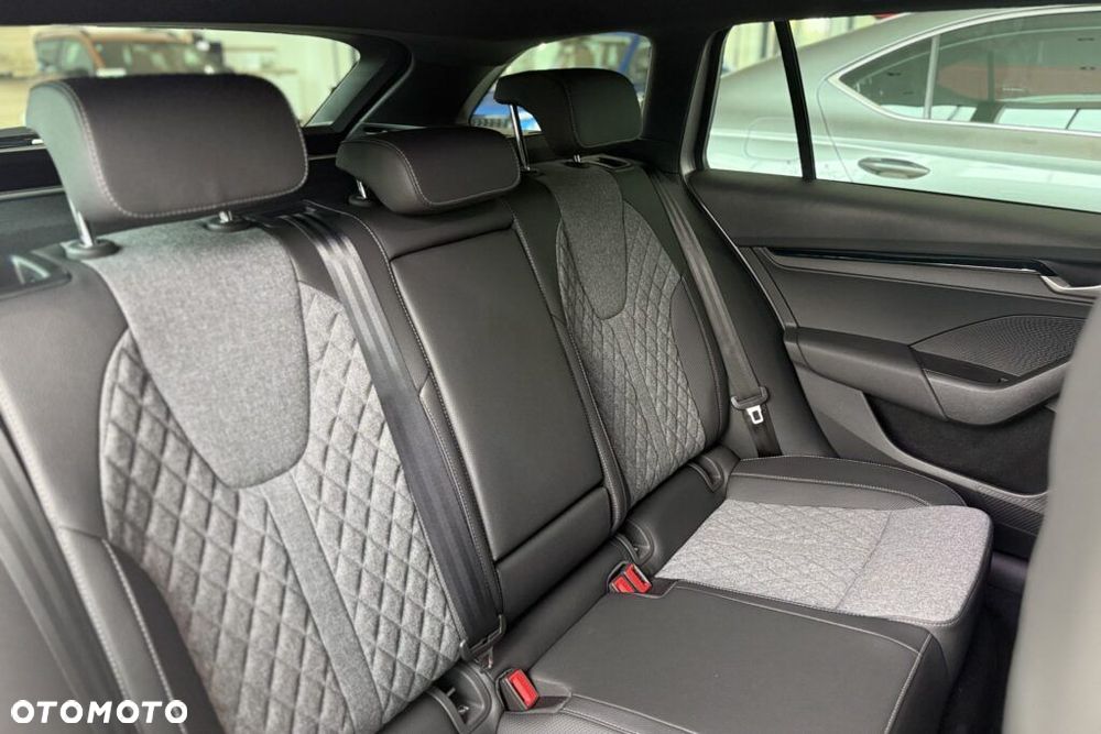 Skoda Octavia 1.5 TSI mHEV Business DSG - 22