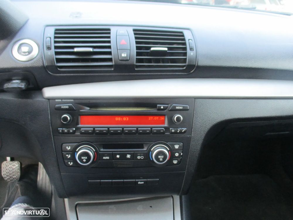 BMW 118 d — fotografia 13