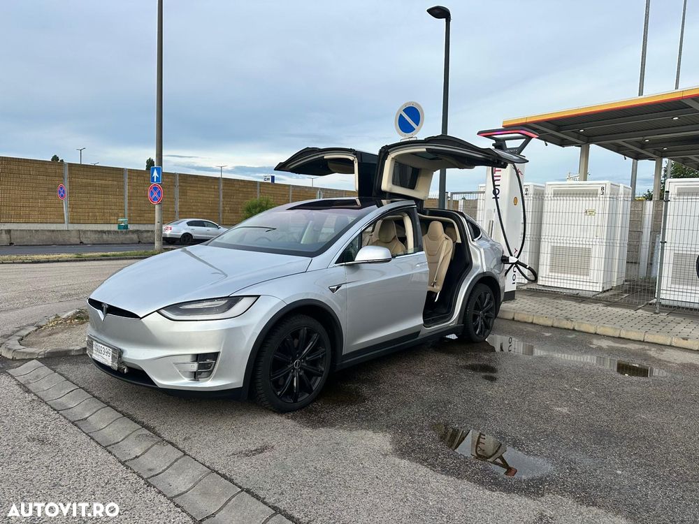 Tesla Model X - 1
