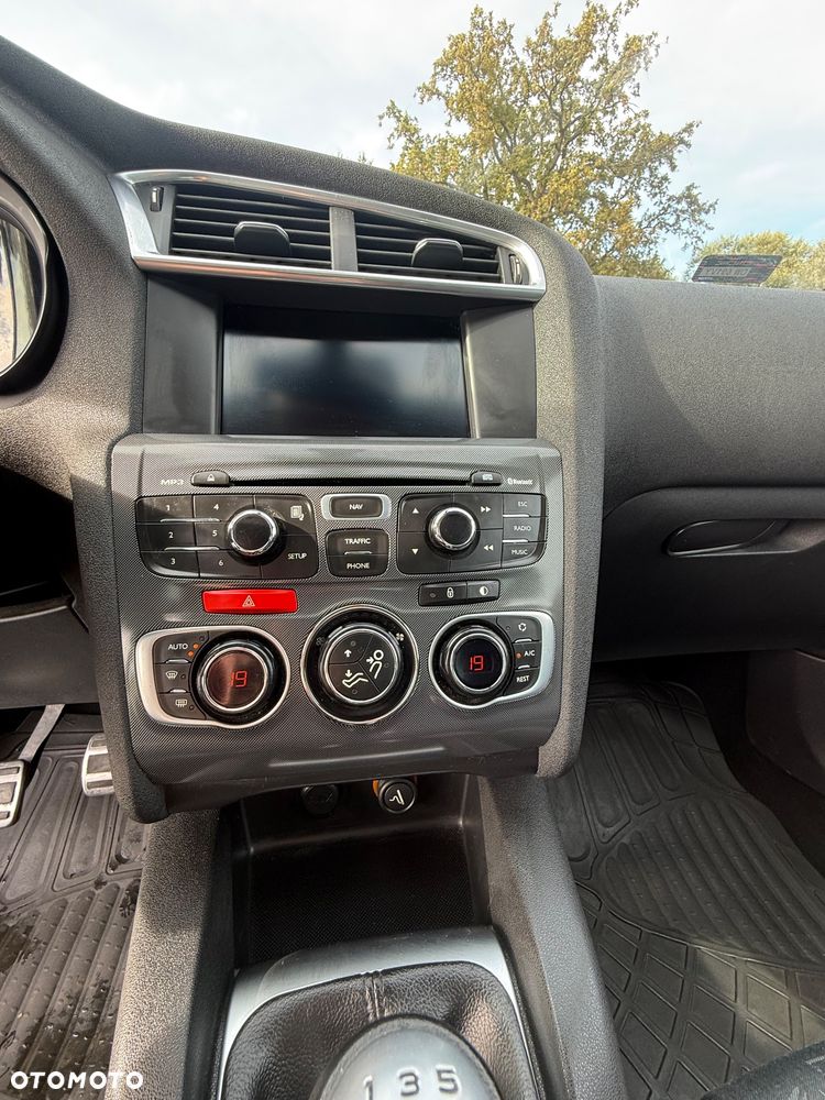 Citroen C4 2010 photo 5