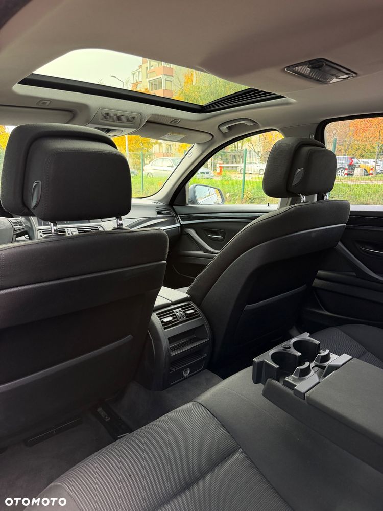 BMW Seria 5 523i - 27