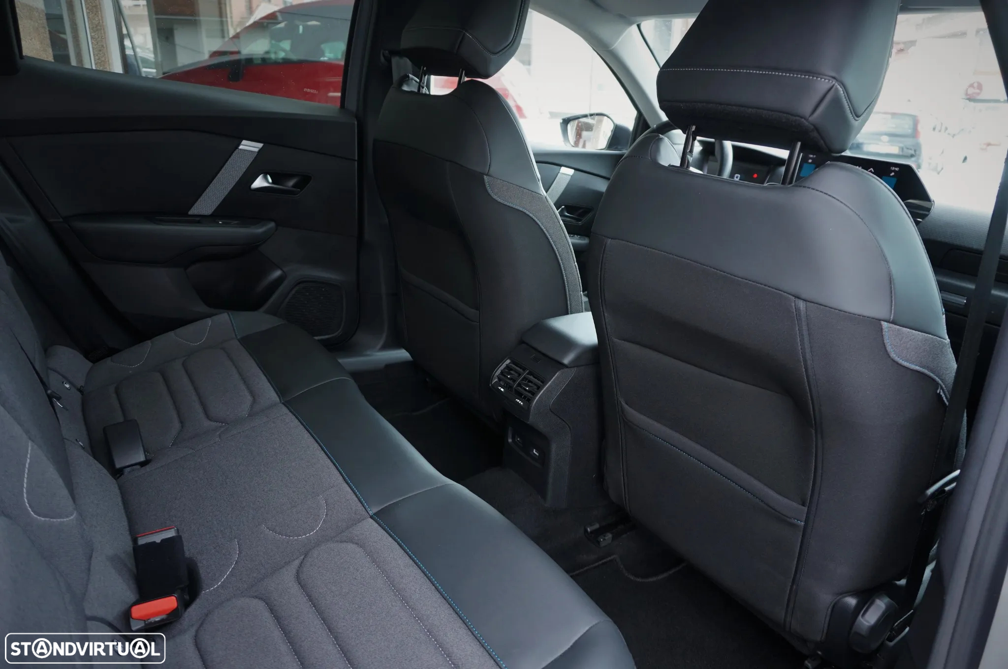 Citroën C4 PureTech 130 Stop&Start SHINE - 18