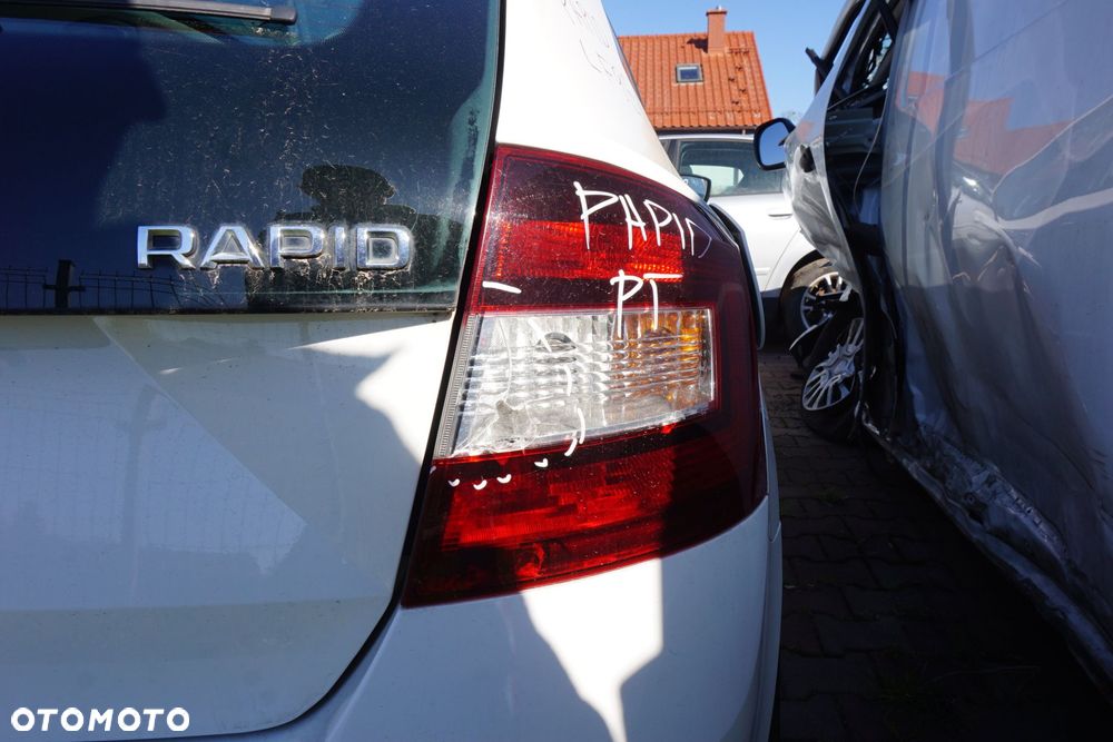 LAMPA TYLNA PRAWA RAPID NH3 HB  SKODA 2012-2019 - 2