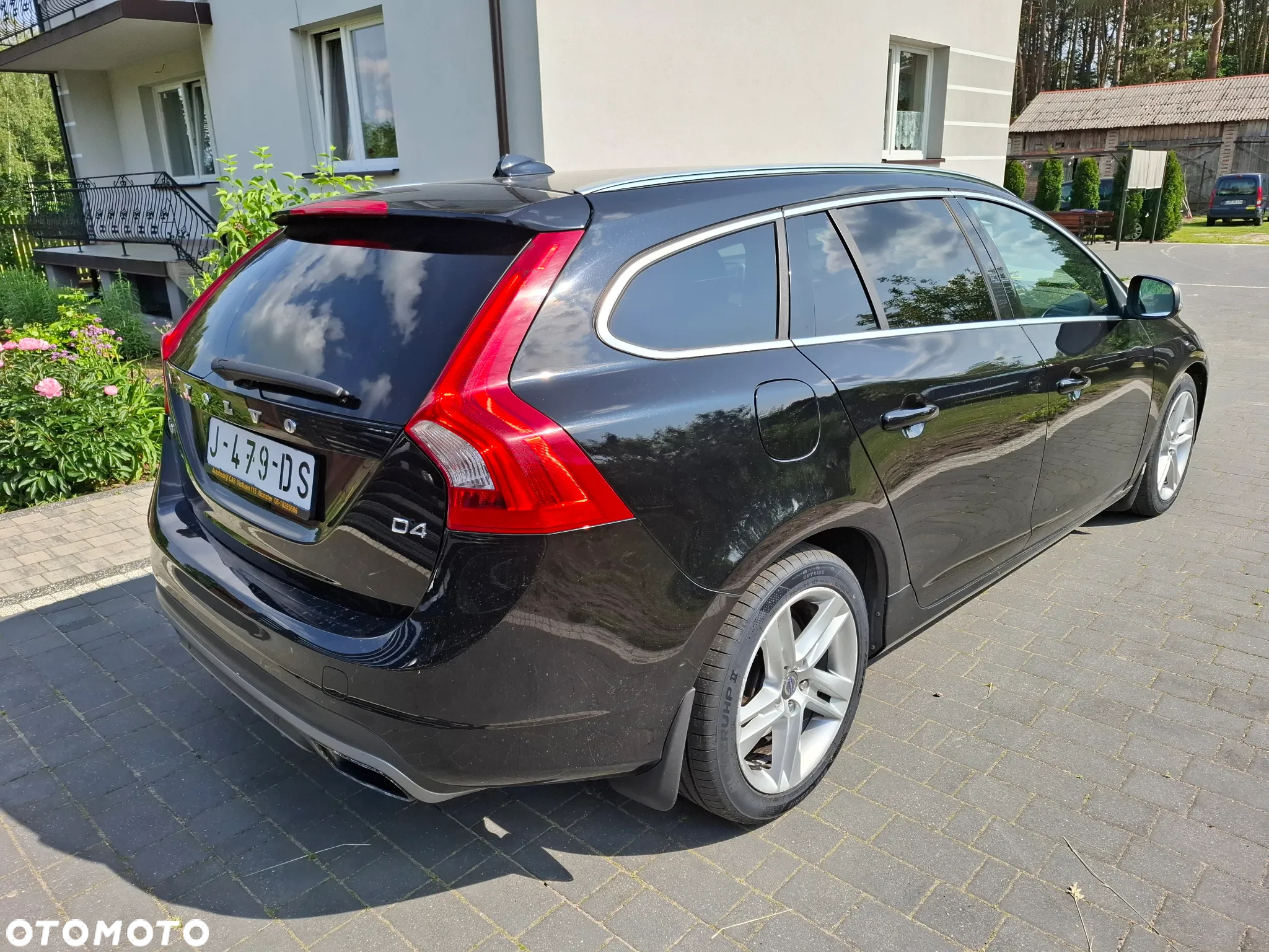 Volvo V60 D4 Drive-E R-Design Momentum - 4