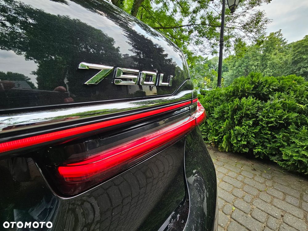 BMW Seria 7 750Li xDrive sport - 24