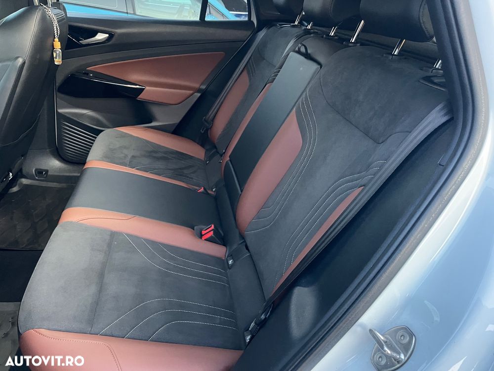 Volkswagen ID.4 - 11