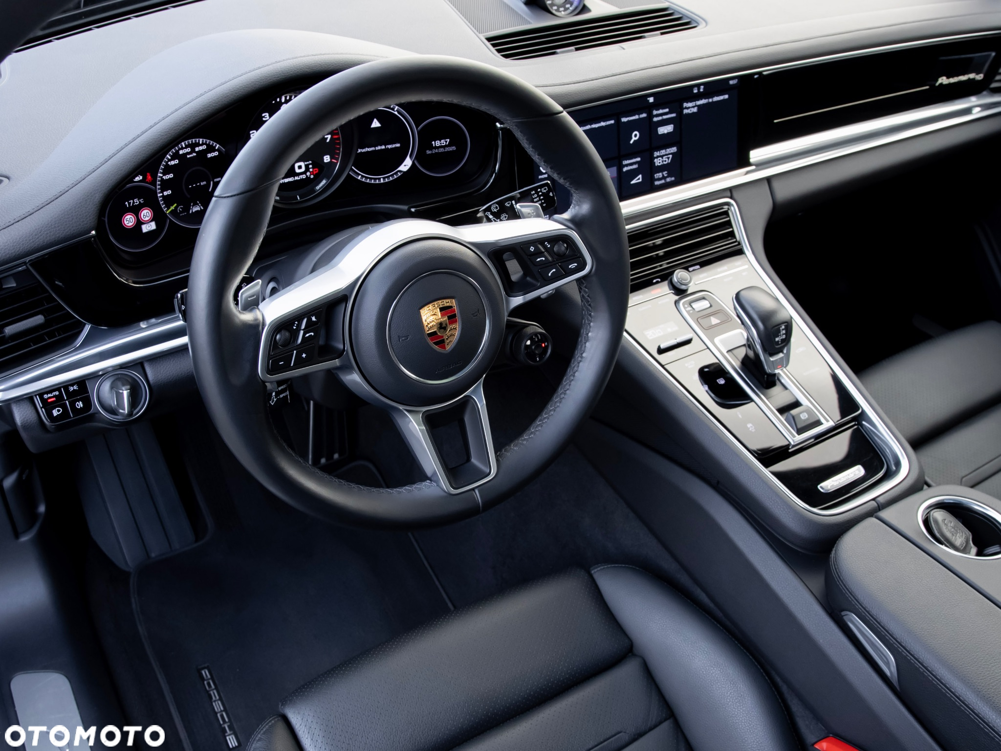 Porsche Panamera 4 10 Years Edition - 17