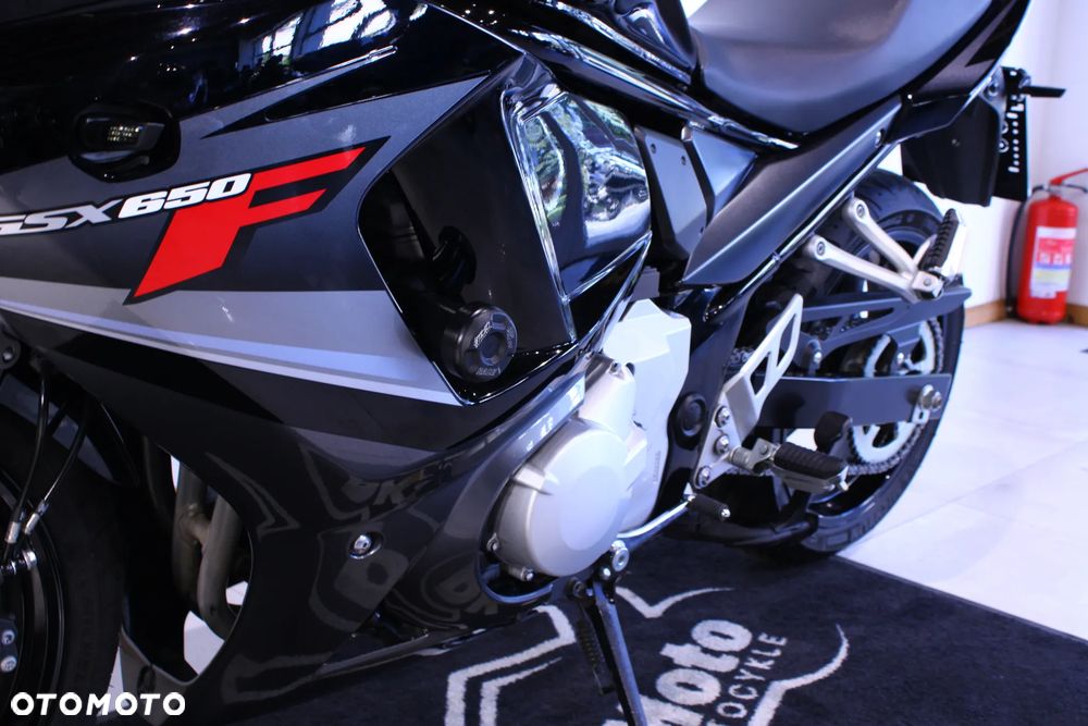 Suzuki GSX - 24