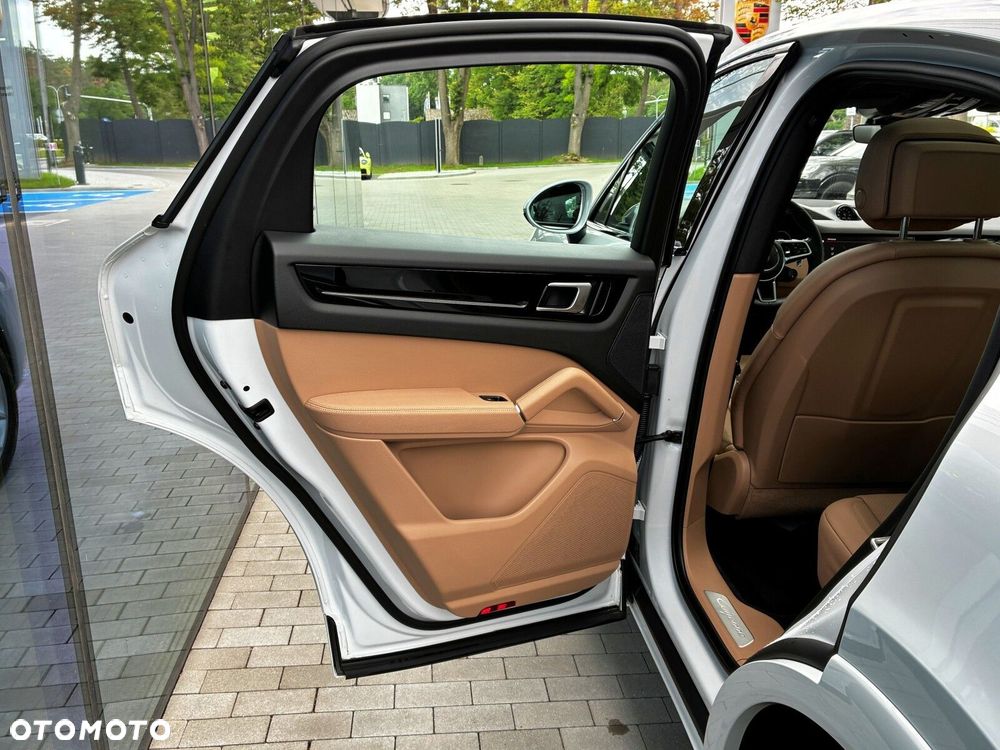 Porsche Cayenne - 34
