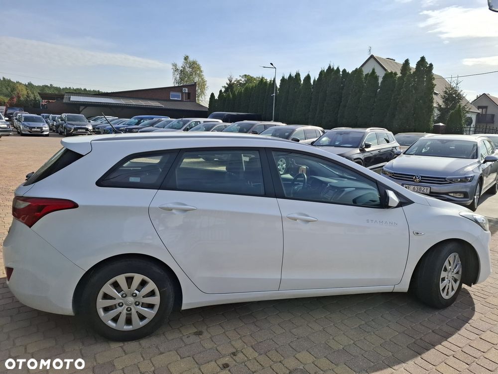Hyundai i30 blue Kombi 1.6 CRDi Classic - 8