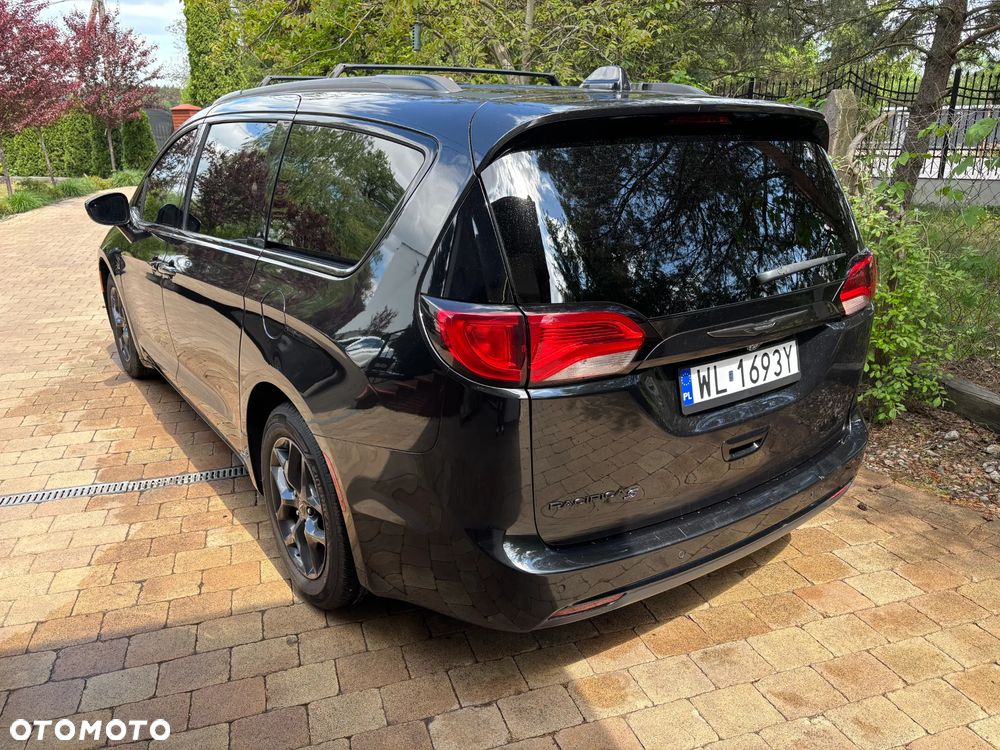 Chrysler Pacifica - 3