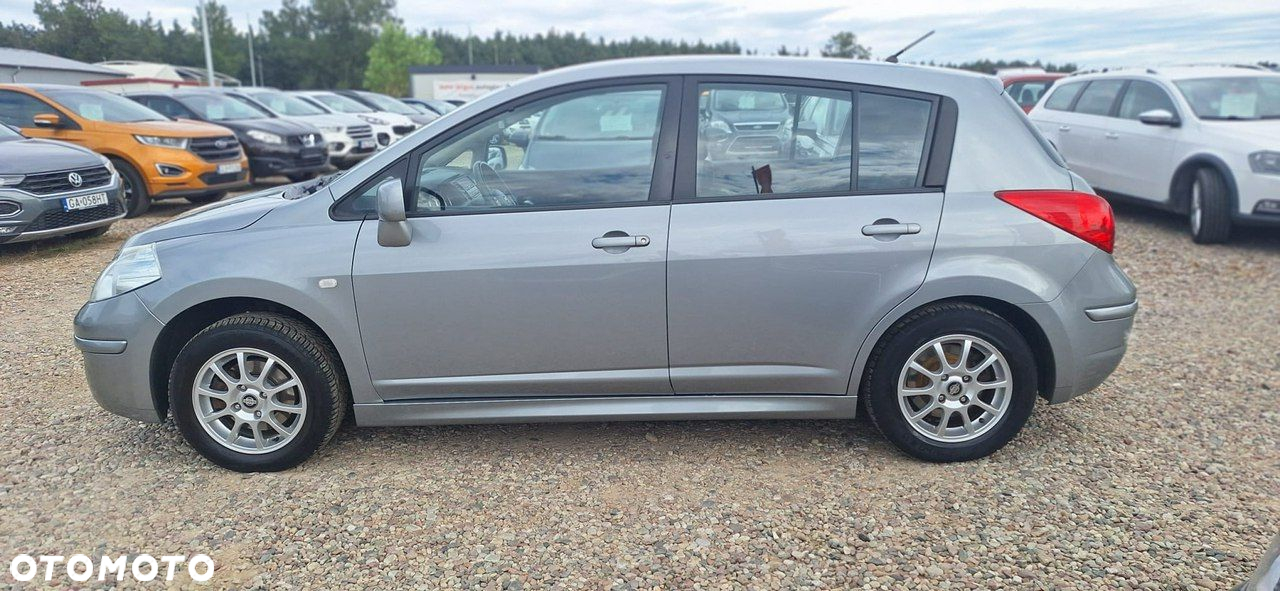 Nissan Tiida - 4