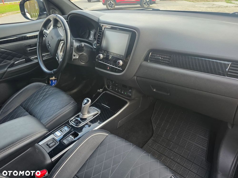 Mitsubishi Outlander 2.4 4WD Diamant+ - 10