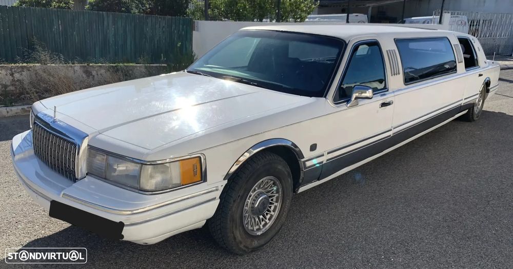 Lincoln Town Car - 1