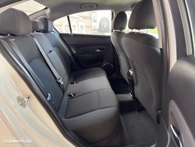 Chevrolet Cruze 1.6 LT - 8