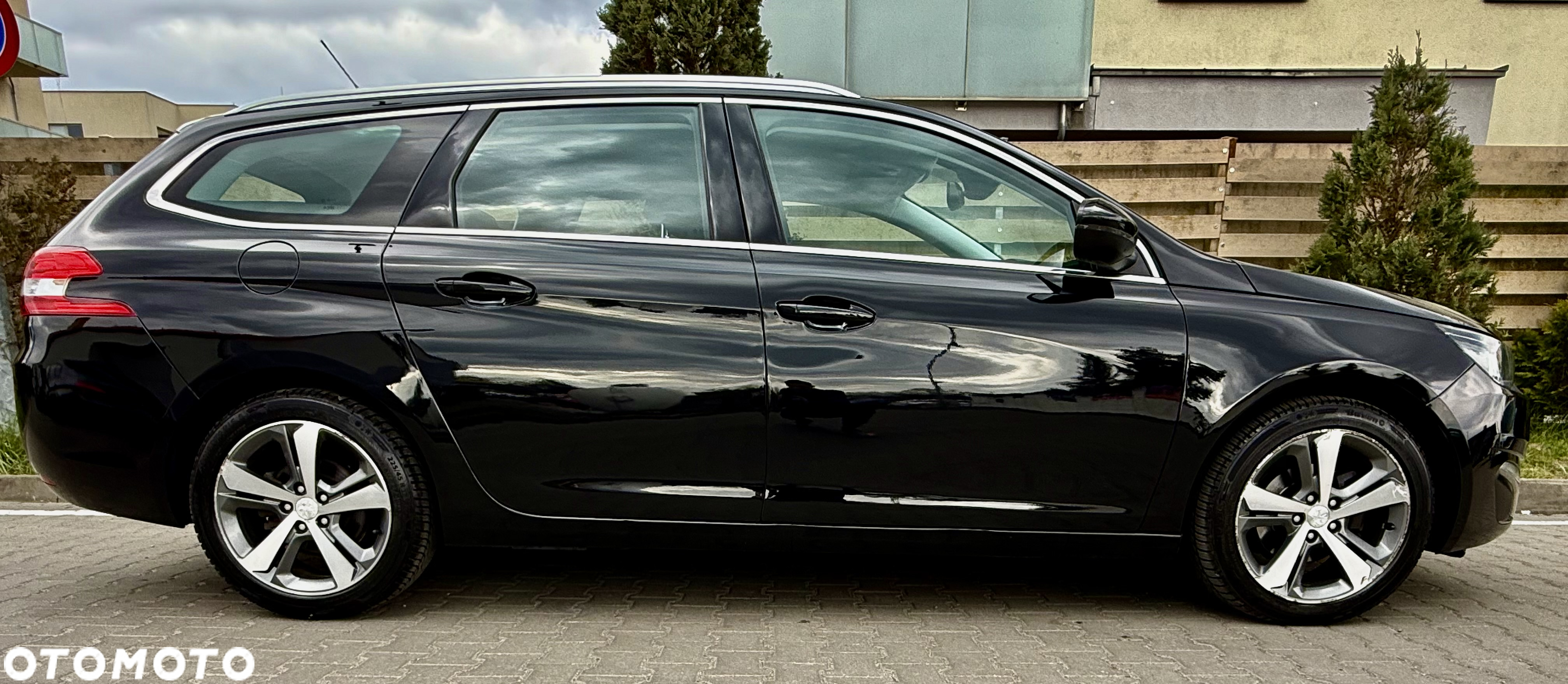 Peugeot 308 SW 1.2 PureTech Allure S&S - 19
