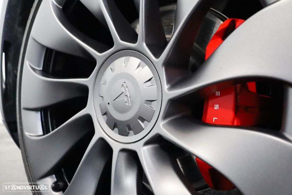 Tesla Model Y Performance Dual Motor AWD - 11