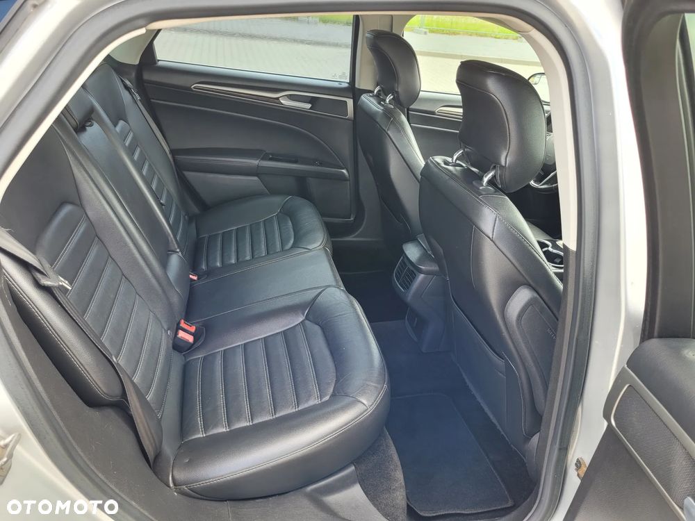 Ford Fusion - 19