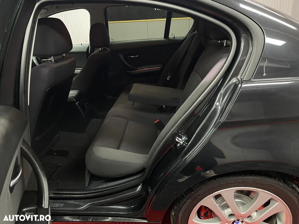 BMW Seria 3 318d - 14