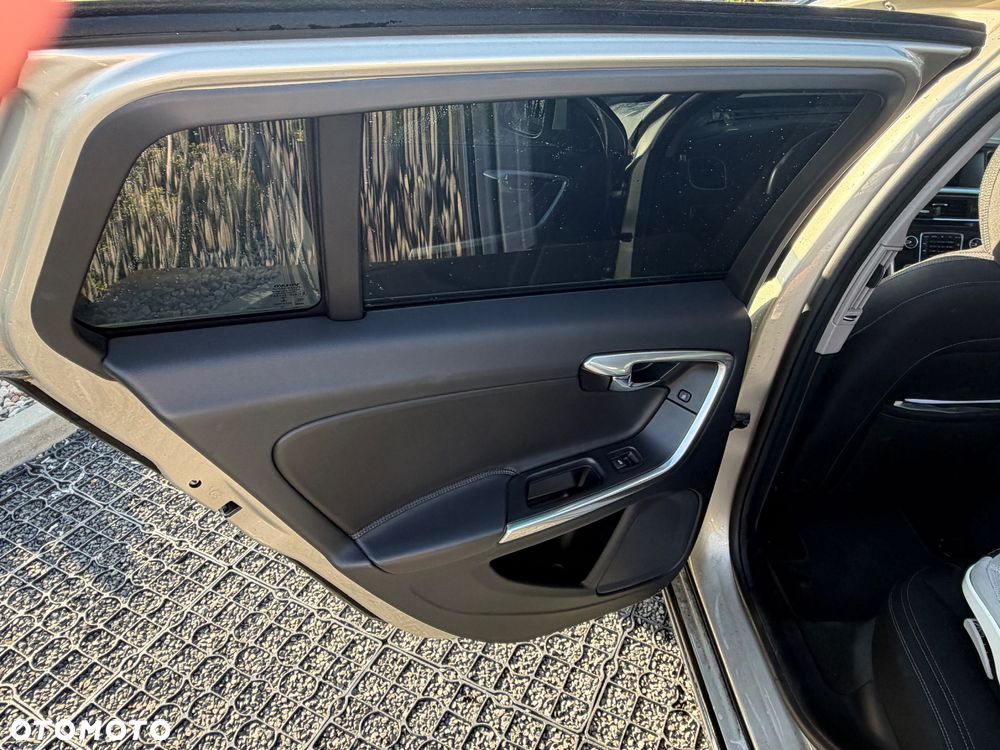 Volvo V60 ver-d4-drive--e-dynamic-edition-kinetic- - 8