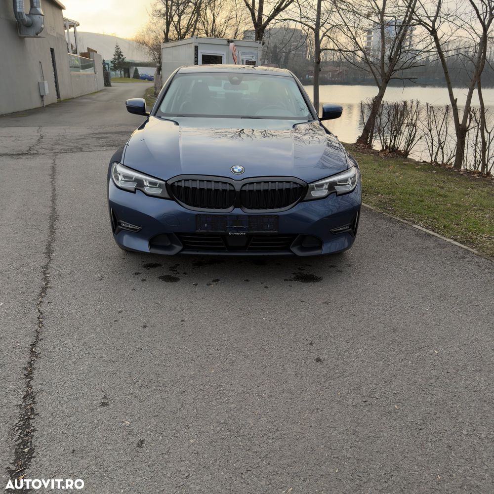 BMW Seria 3 330i AT - 12