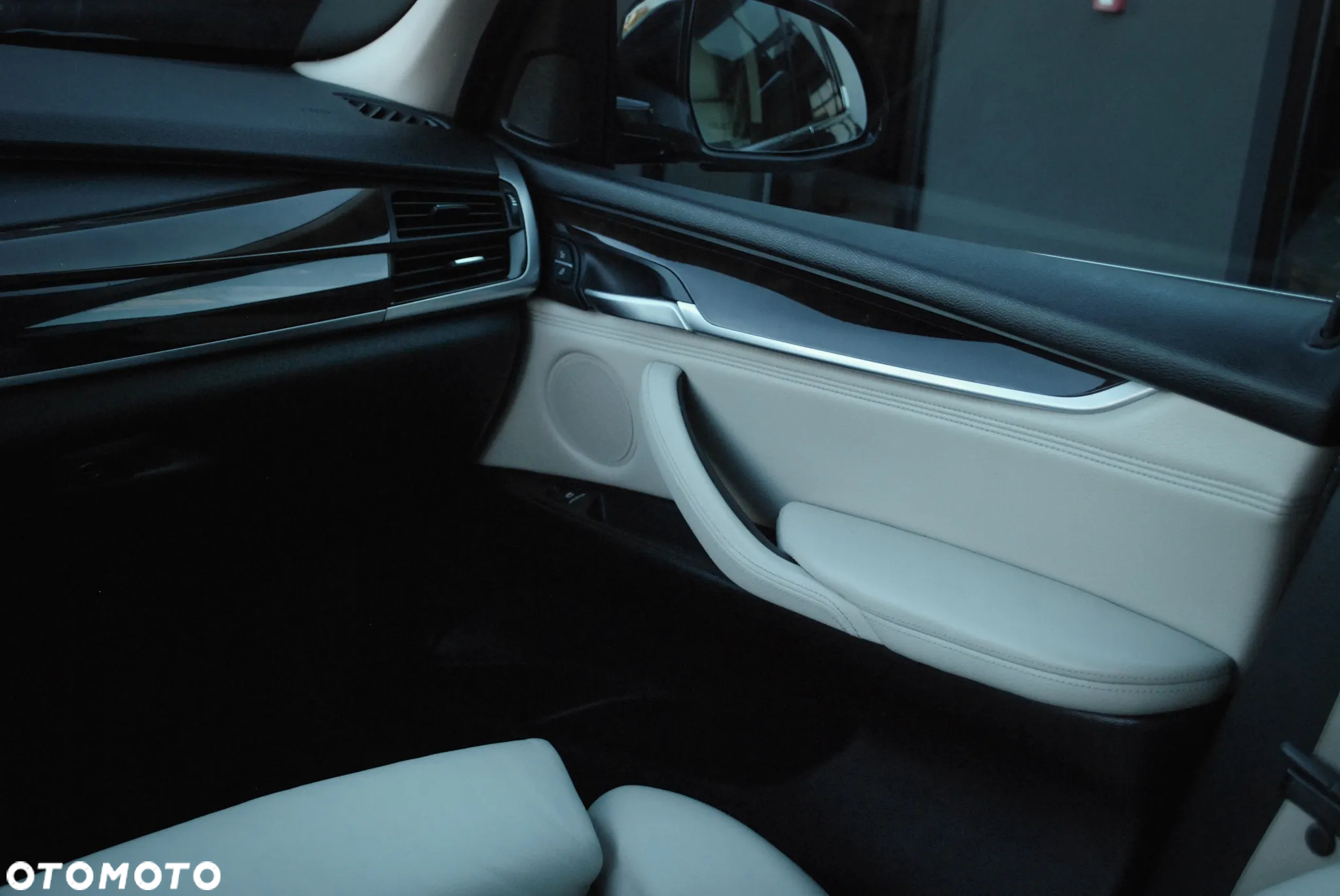 BMW X5 5.0i xDrive - 16