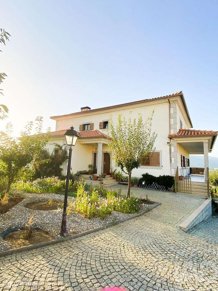 Casa de Campo T4 em Folhadela de 459,00 m2
