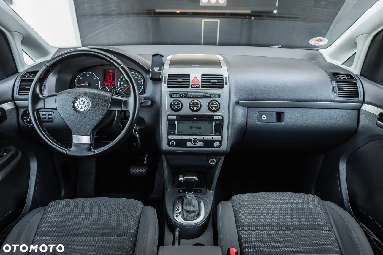 Volkswagen Touran - 24