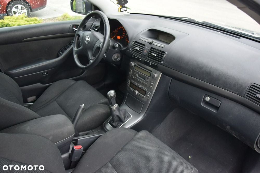 Toyota Avensis - 25