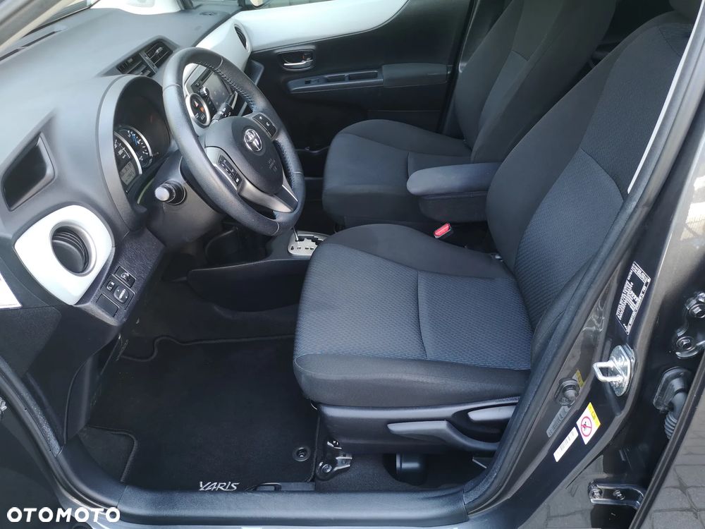 Toyota Yaris Hybrid 100 Life - 10